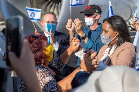 עונת העלייה נפתחה: 160 עולים הגיעו לישראל מצרפת