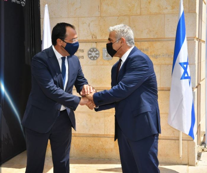 נערכים לקבלת הסיוע. שר החוץ בקפריסין