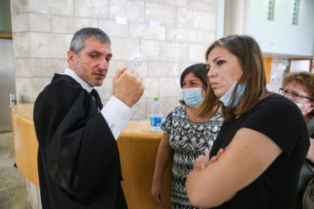 אולגה זדורוב עם העו"ד