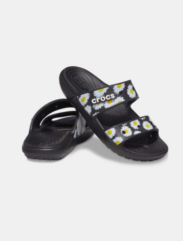 סנדל מהקולקציה של רשת Crocs