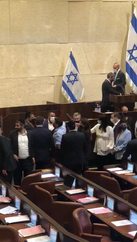 אביר קארה נאום הבכורה