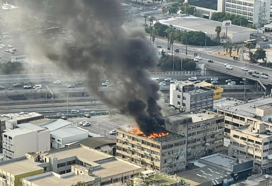 שריפה בדרום ת"א: ענן שחור גדול מעל שמי העיר