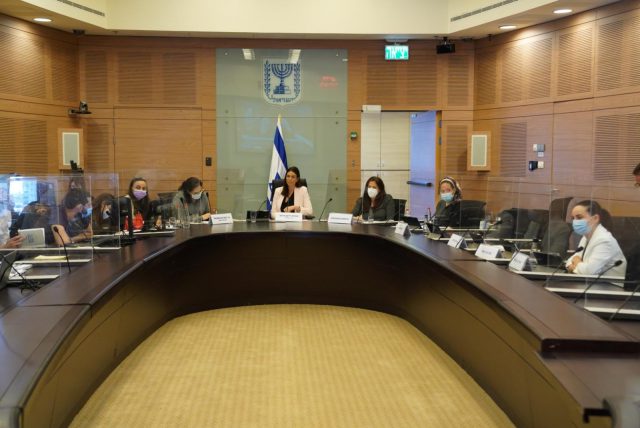 גם הח"כים מודים: "בלתי אפשרי ליישם ולאכוף"