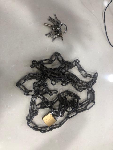 הוכתה קשות על ידי משפחתה בגלל קשר עם גבר