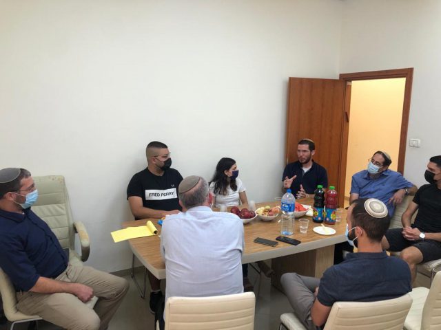 רבנים נגד הממשלה? אורבך נפגש עם ראש ישיבת עכו