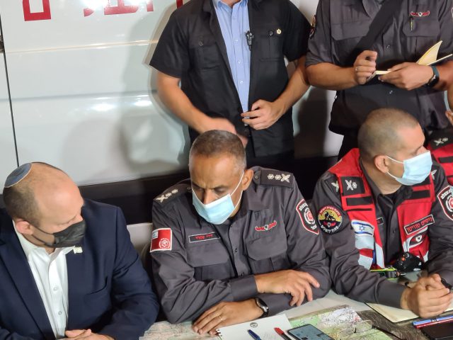 ראש הממשלה בנט בחפ"ק באדיבות דוברות כבאות והצלה