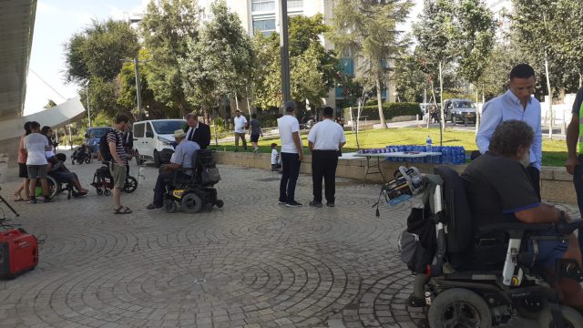 (לביא נאור, דובר קבוצות המחאה)