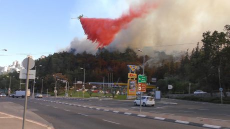 הסופרטנקר בחיפה. ארכיון