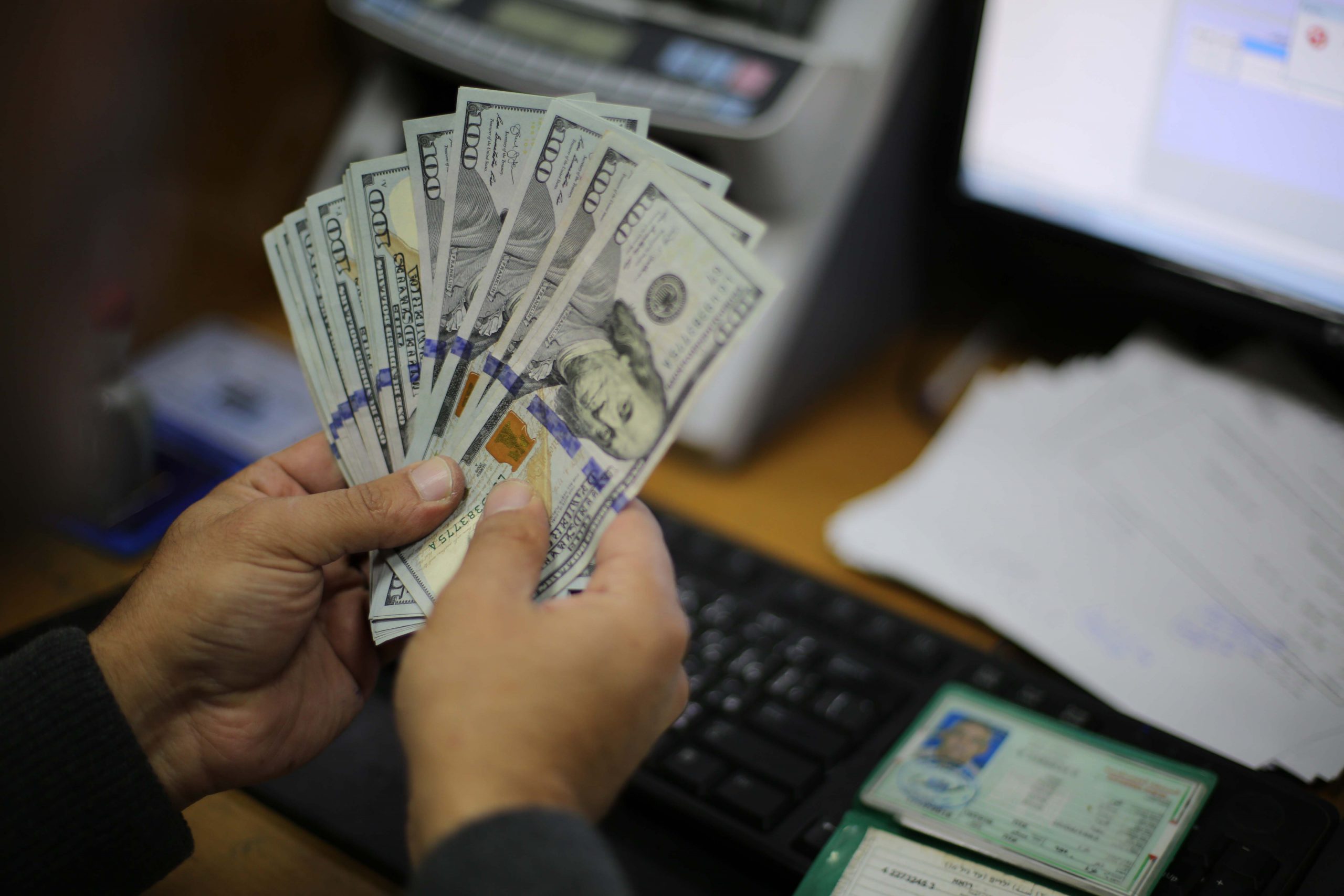 עו"ד על הפרשה • כי תצא: הלנת שכר במשפט העברי