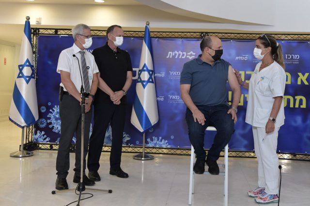 בנט: "התחסנות בחיסון שלישי – תמנע סגר רביעי"