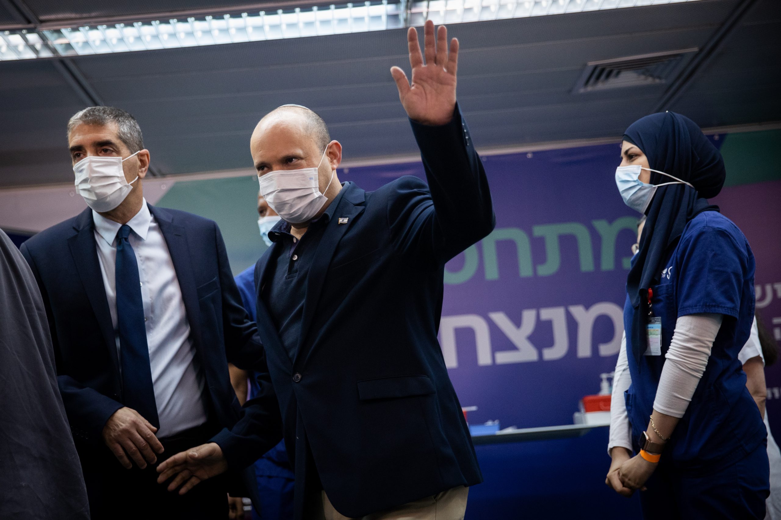 בנט: "פועלים לטפל בעומס במתחמי בדיקות הקורונה"