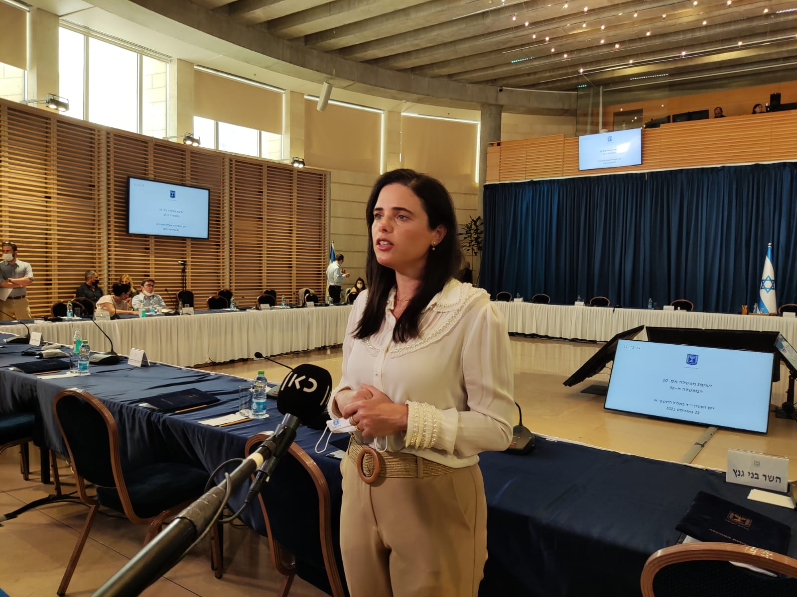 שקד: "נאשר תקציב למנייני חצרות בימים הנוראים"