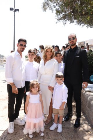 משפחת אזולאי עם המפיק שון בלאיש