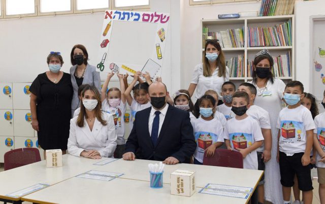 בנט בירוחם: תכלה שנה ומסכיה, תחל שנה וחוויותיה