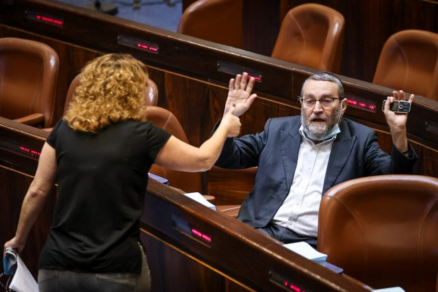 קארה הצביע נגד החוק לדמי אבטלה לעצמאיים