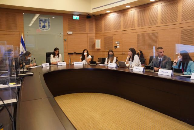 מי פטור מבידוד מחו"ל? כל הפרטים שאושרו בכנסת