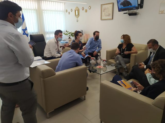 פגישה בחדר של סילמן