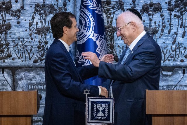 הנכנס והיוצא