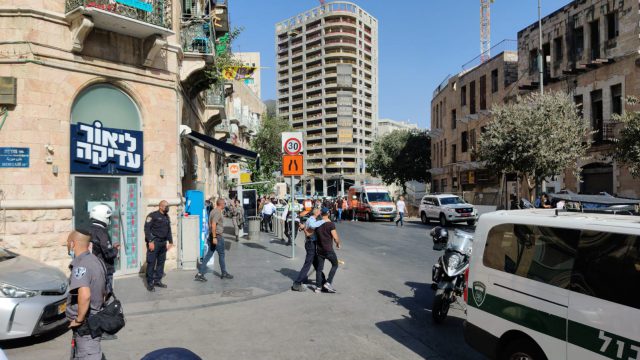 שני פצועים בפיגוע דקירה בתחנה המרכזית בירושלים