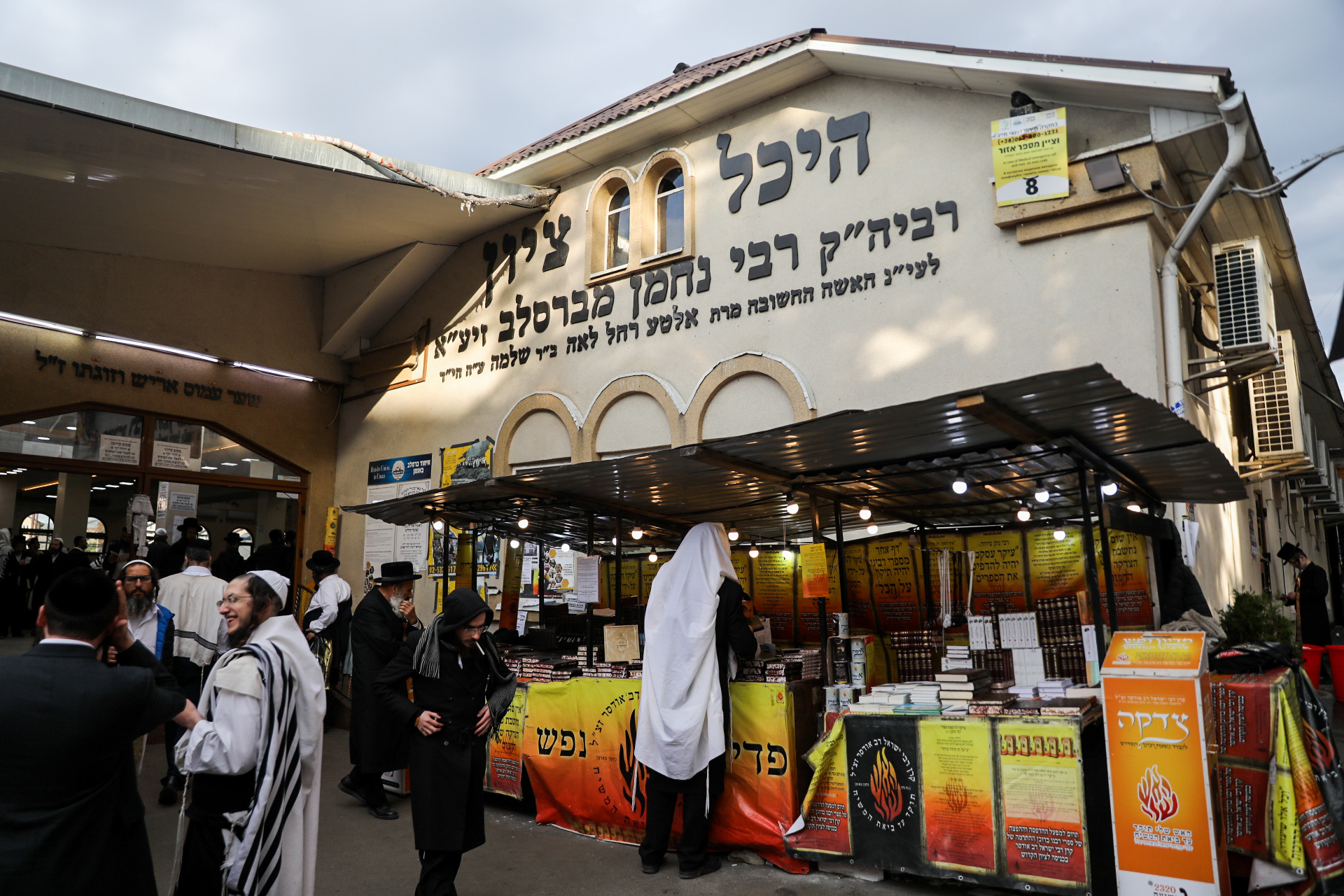 אוקראינה מזהירה: שוקלים להגביל את הכניסה לאומן
