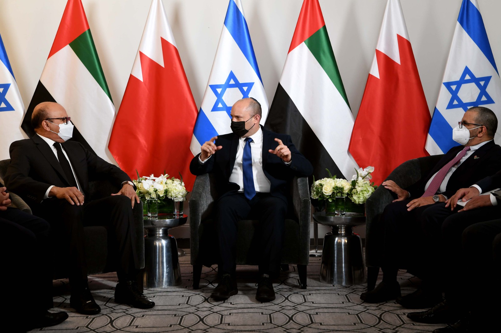 בנט קיים פגישה עם שרי החוץ של בחריין והאמיריות
