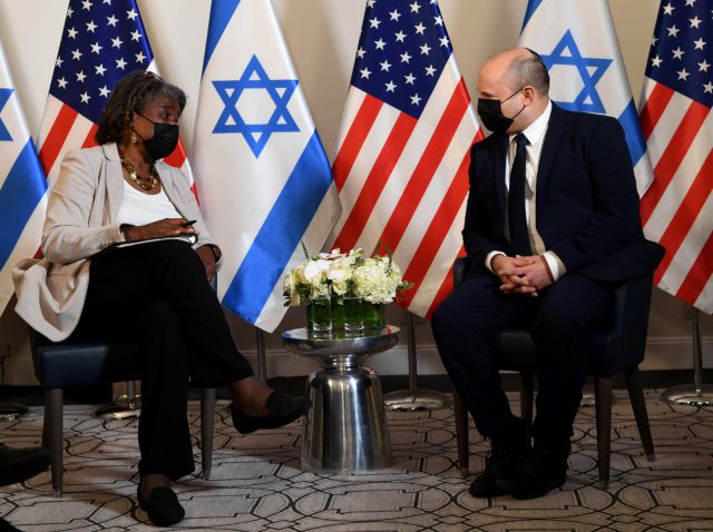 לאחר הנאום באו"ם: בנט נפגש עם המזכ"ל והשגרירה