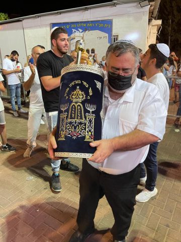 צפו: איילת שקד מפזזת בהקפות שניות