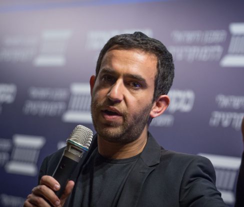 עקיבא נוביק: "אין דבר יותר אשכנזי מהמשטור הזה"