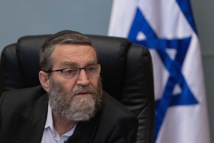 "הוא יושב לידי": גפני חושף את מצבה של הקואליציה