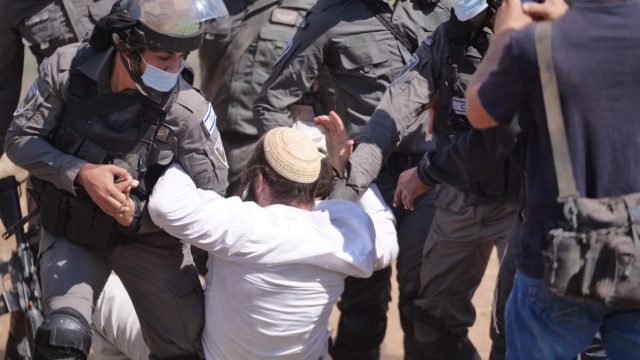 תושבים ביצהר נגד המח"ט: פינוי שסיכן חיי תושבים