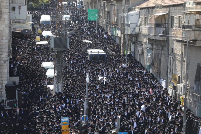 הלוויית הרב ארלנגר (חיים גולדברג, סרוגים)