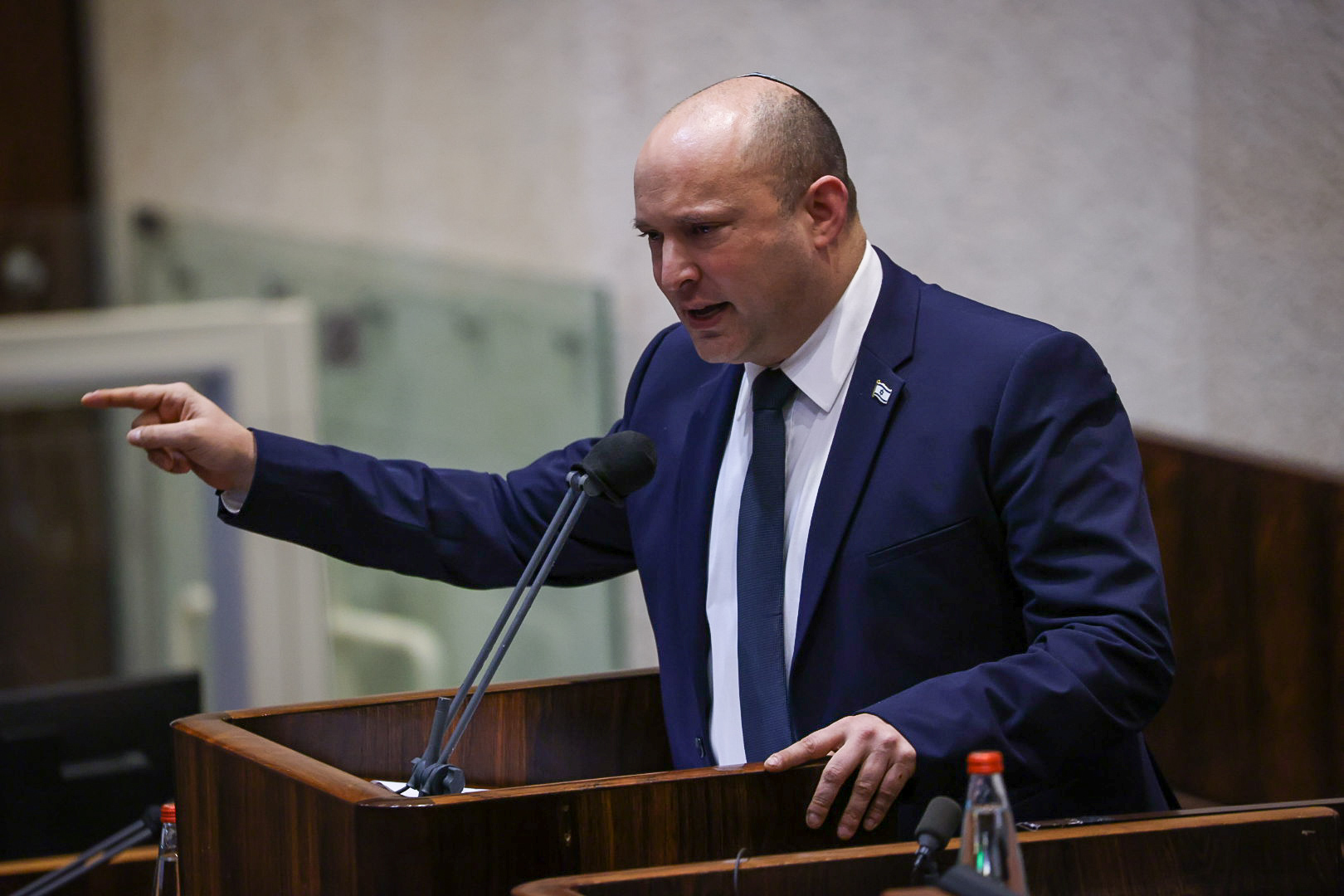 בנט תקף: "לא יכולתי שלא לגחך"