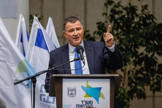 תמונת היום: נתניהו ואדלשטיין, גב אל גב