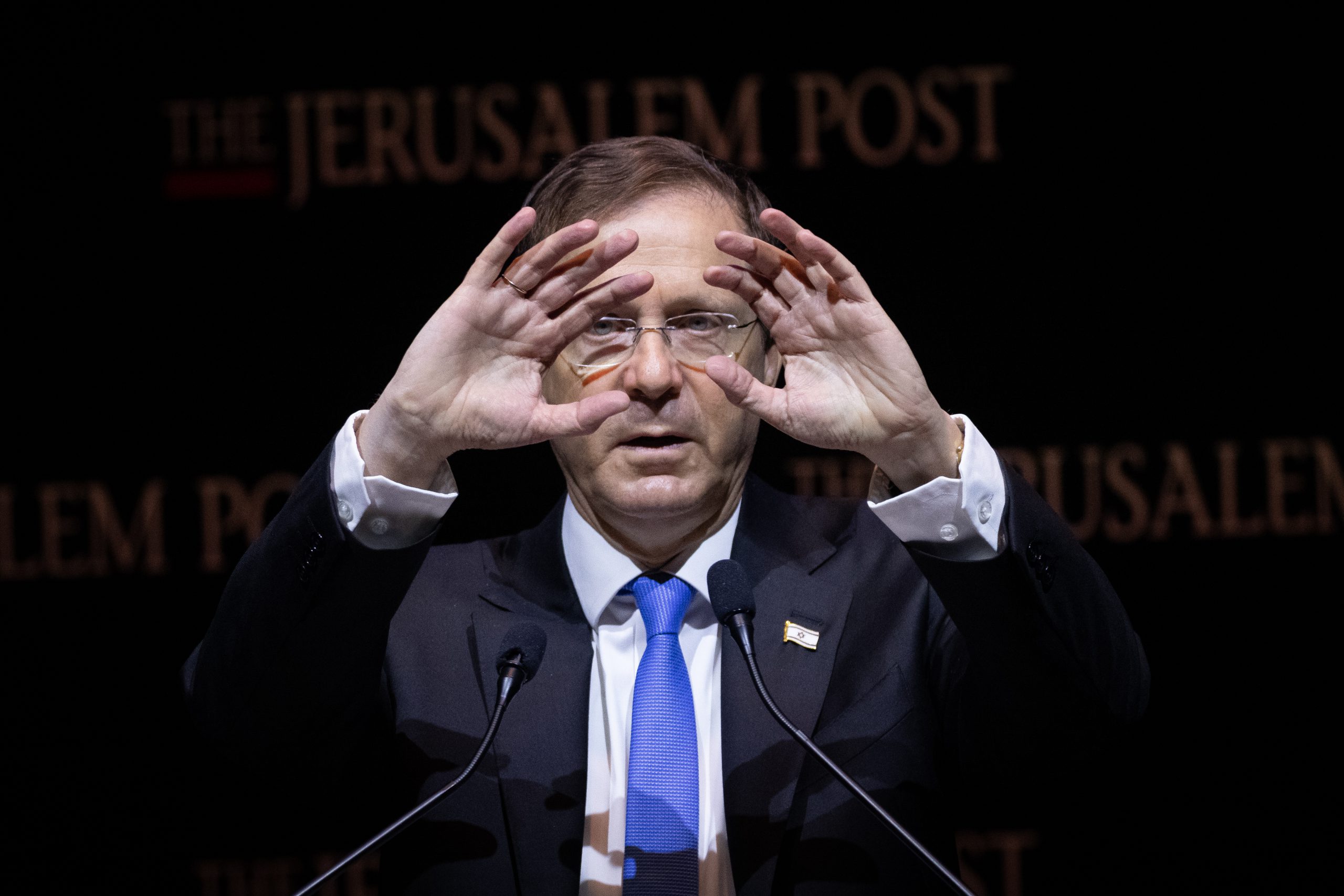 הרצוג מזהיר מ"פעילי המקלדת ובריוני השטח"