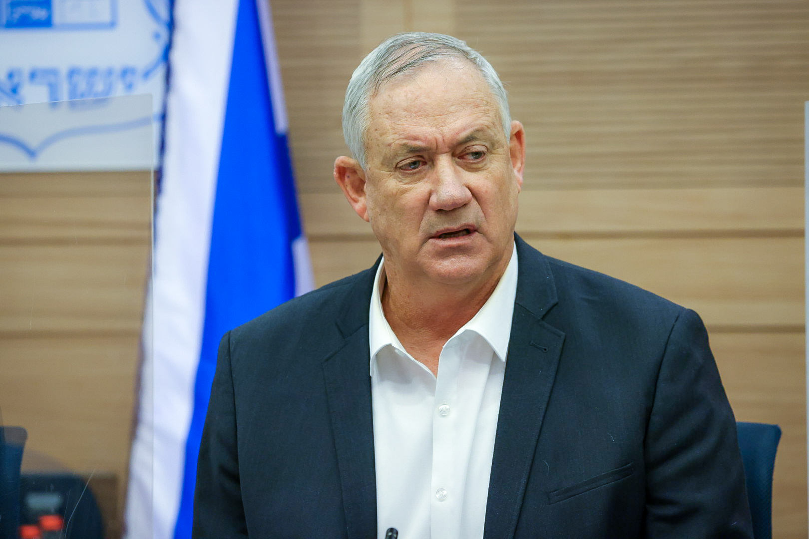 חשד: עובד בביתו של גנץ ניסה להעביר חומרים לאיראן