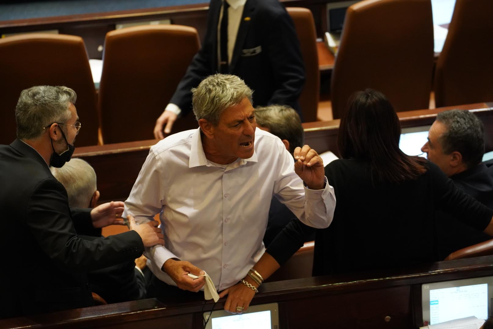 הם אחים שלנו: לחלוק בלי לחצות את קו ההפרדה