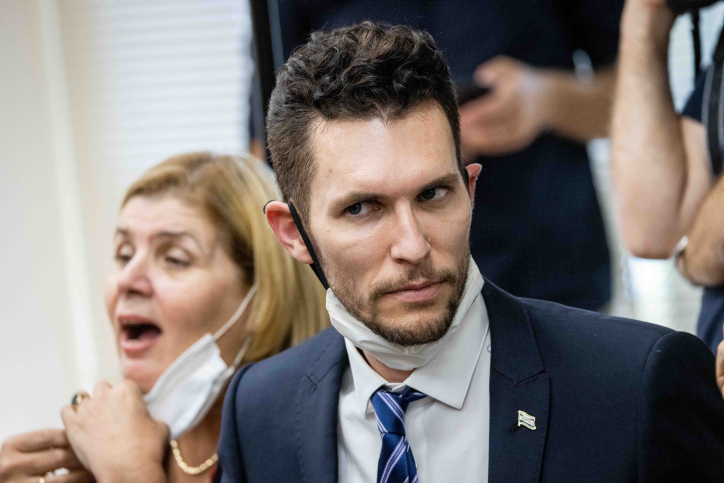 סגן השר שמשתתף בפרסומת לחברה עסקית