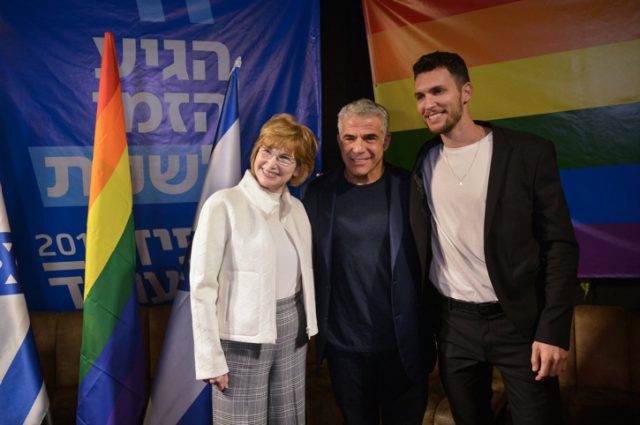 סגן השר שמשתתף בפרסומת לחברה עסקית