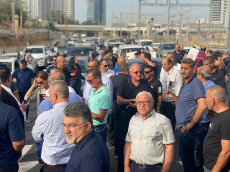 המחאה הערבית בת"א: כביש איילון נחסם לתנועה