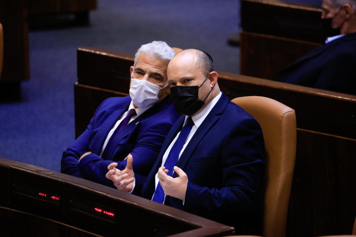 בן הזוג של השרה לועג לבנט ולפיד: "אפס מנהיגות"
