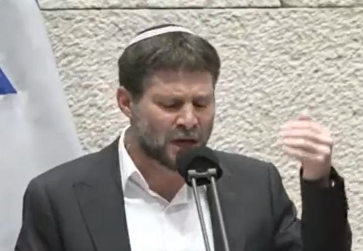 על סף בכי | סמוטריץ' סיים את הנאום עם דמעות. צפו
