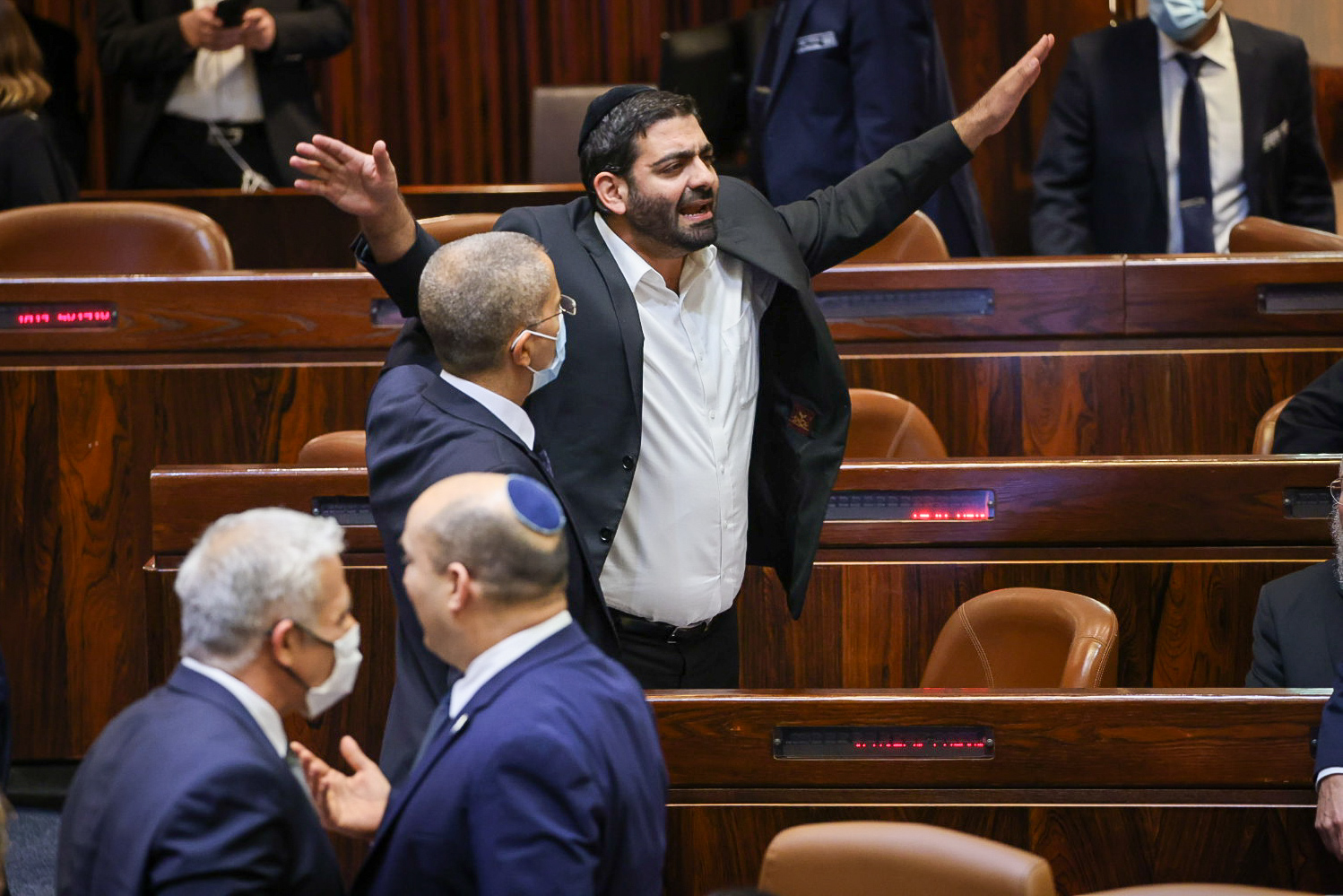 הח"כ החרדי מסביר: למה לא באתי כשבנט קרא לי?