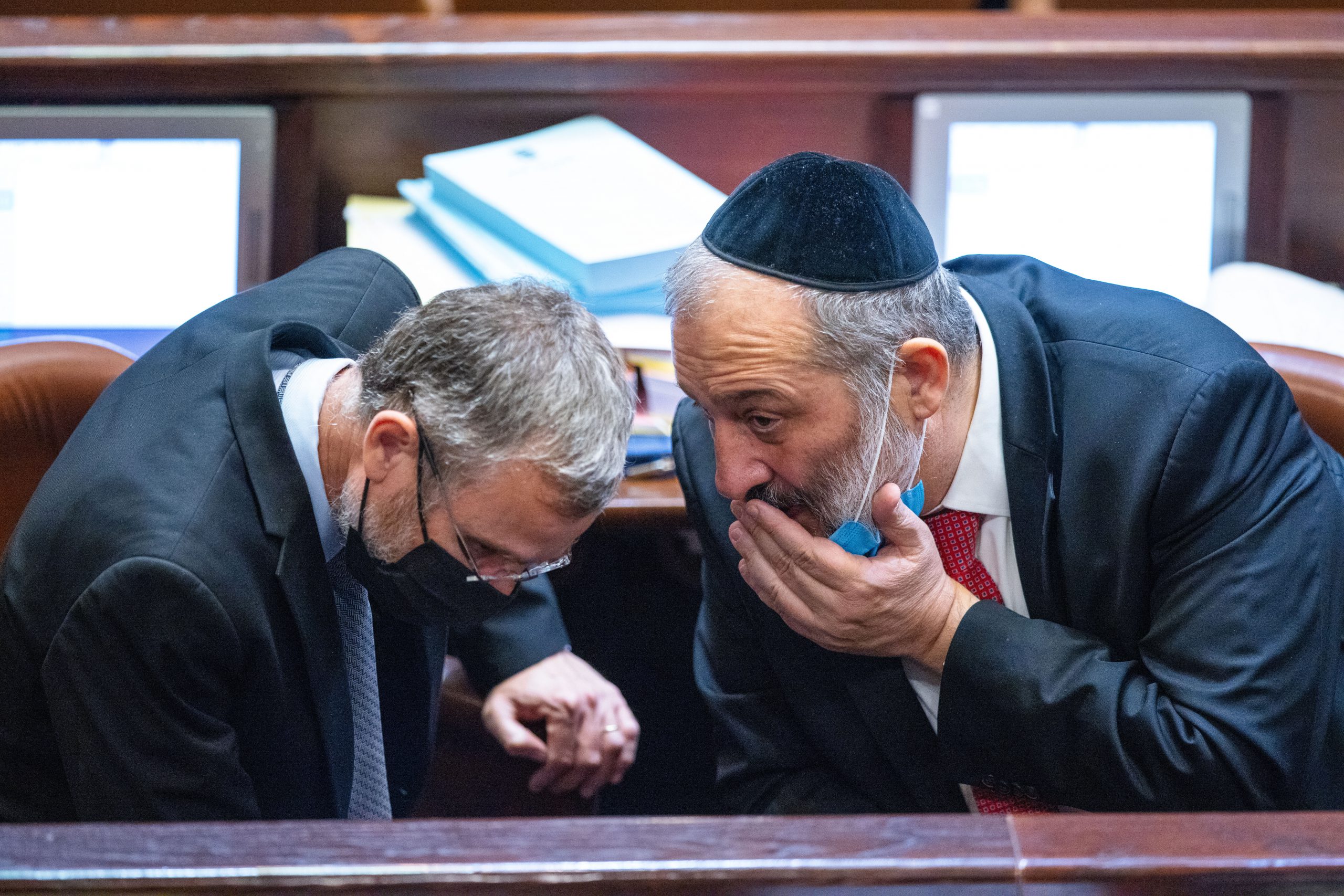 סערת איכוני השב"כ: האופוזיציה בהצעה מפתיעה
