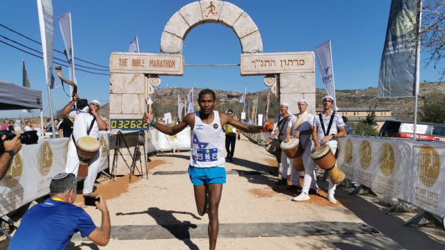 מנצח מרתון התנ"ך: אסיר ציון שישב בכלא הסודני