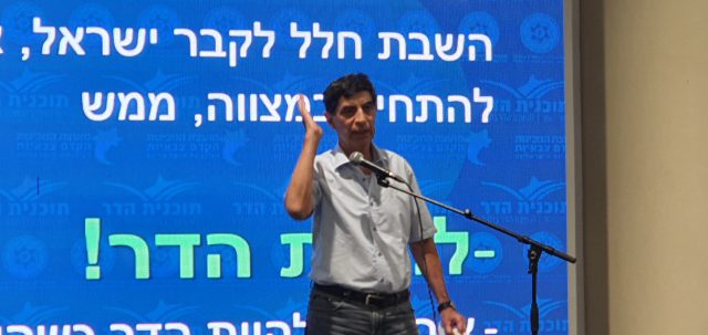 "בנט, שעון החול אוזל, פעל להשבת הבנים"