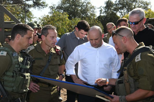בנט: "אין מספיק קשיחות מול ההפרות האיראניות"