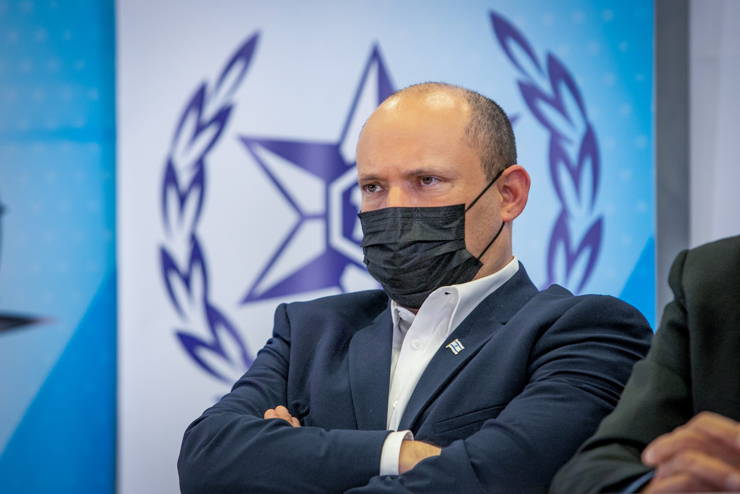 בנט על הפיגוע: מגבה את השוטרים בשטח