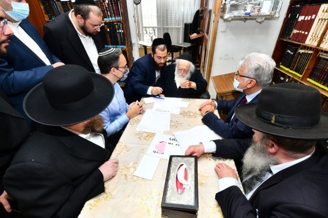 הרב קנייבסקי הורה: לחסן ילדים מגיל 5