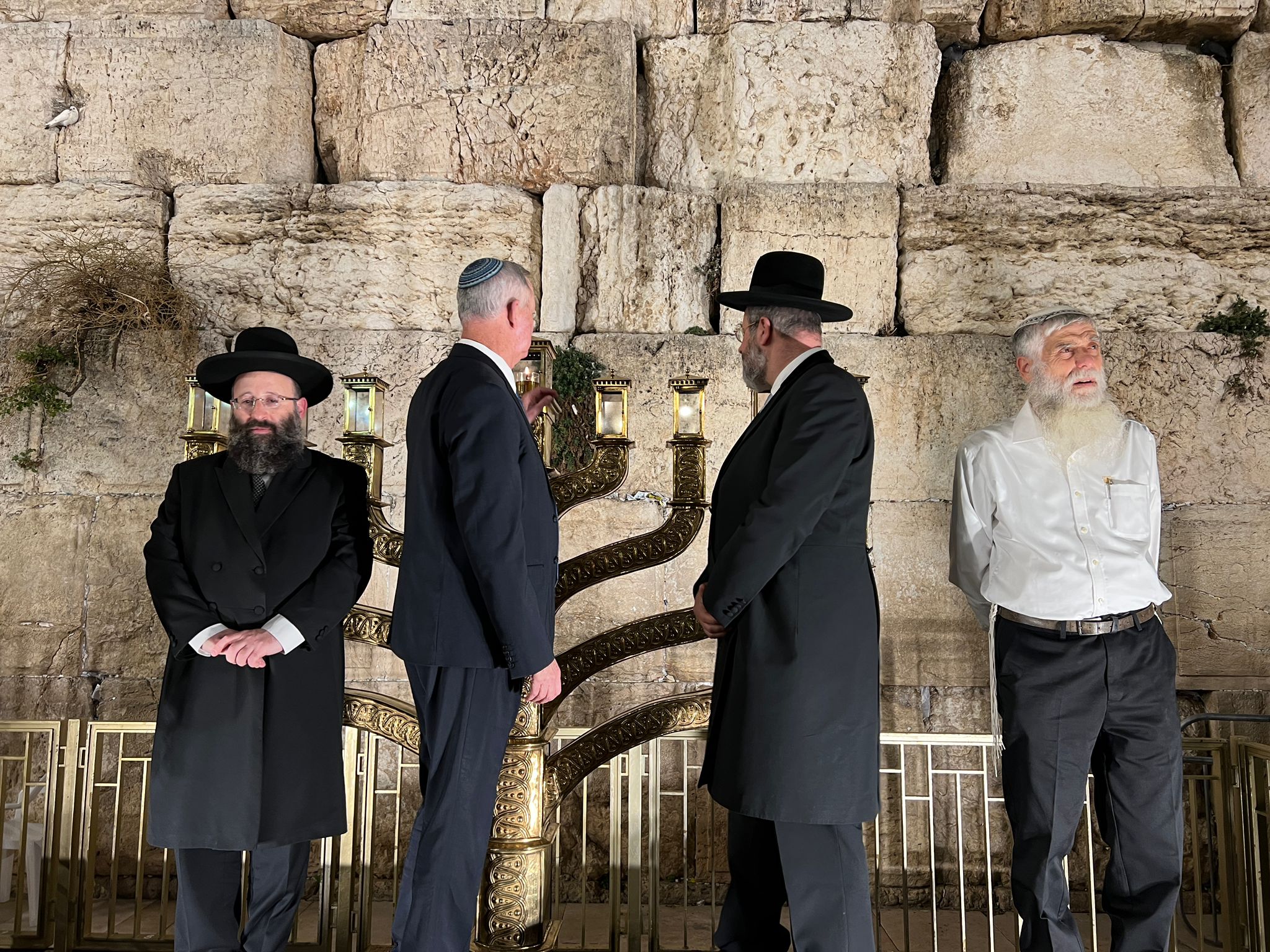 הרב לאו: "לשמור על קדושתו של הכותל" | צפו