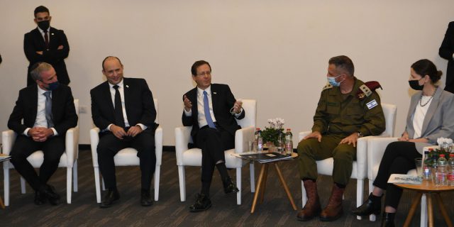 הרמטכ"ל לחיילי קורס נתיב: מצדיע לכם ומחבק אתכם